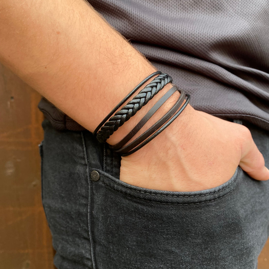 set black leather bracelet - black