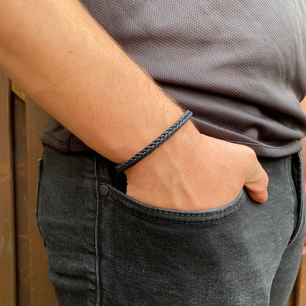 Adjustable small bracelet - black