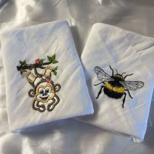 Hydrofiele doek met tekst (geborduurd)